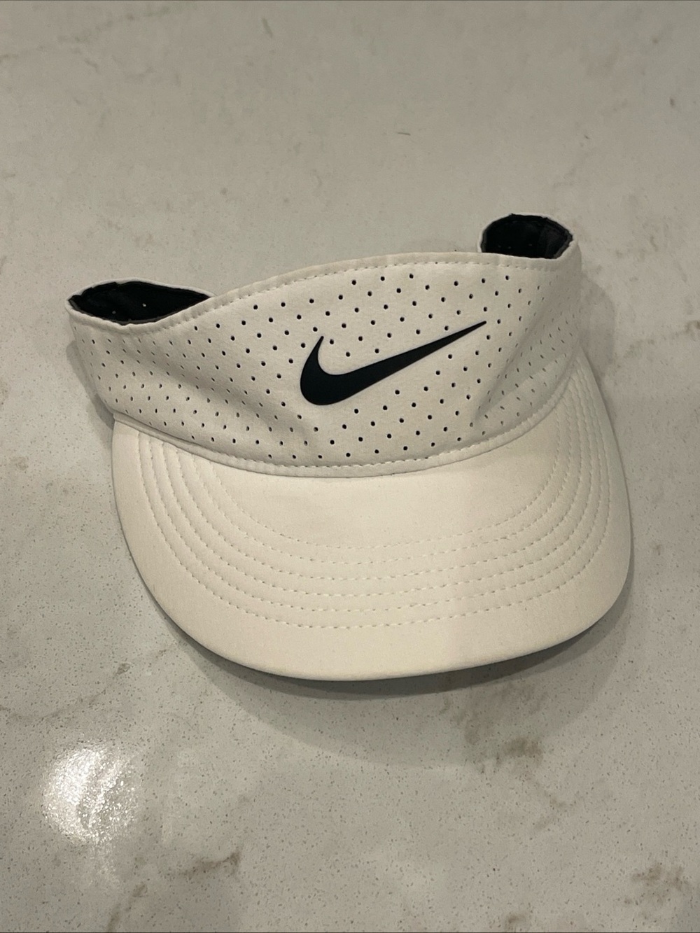 pre-owned Nike Court Advantage Visor